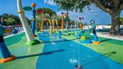 Kemp Zelena Laguna (mobilni domy Comfort ELBA), Porec, Chorvatsko - Camping Zelena Laguna - vodní park foto 2